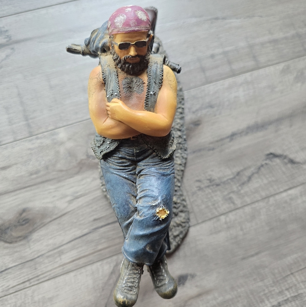 Sturgess Biker On Motorcycle Ceramic Figurine - Picture 5 of 11